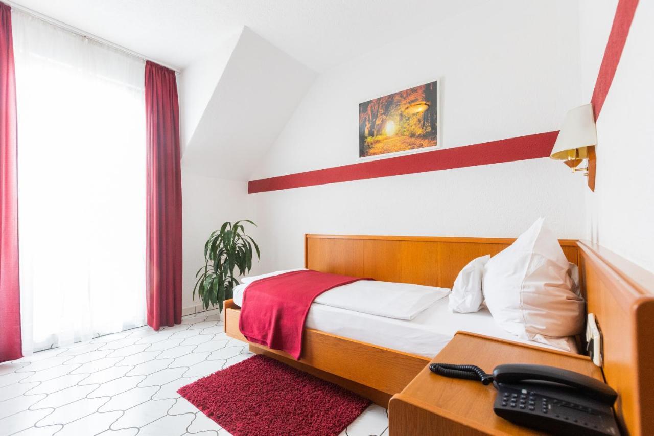 Hotel Weinhaus Wiedemann Ginsheim-Gustavsburg Room photo