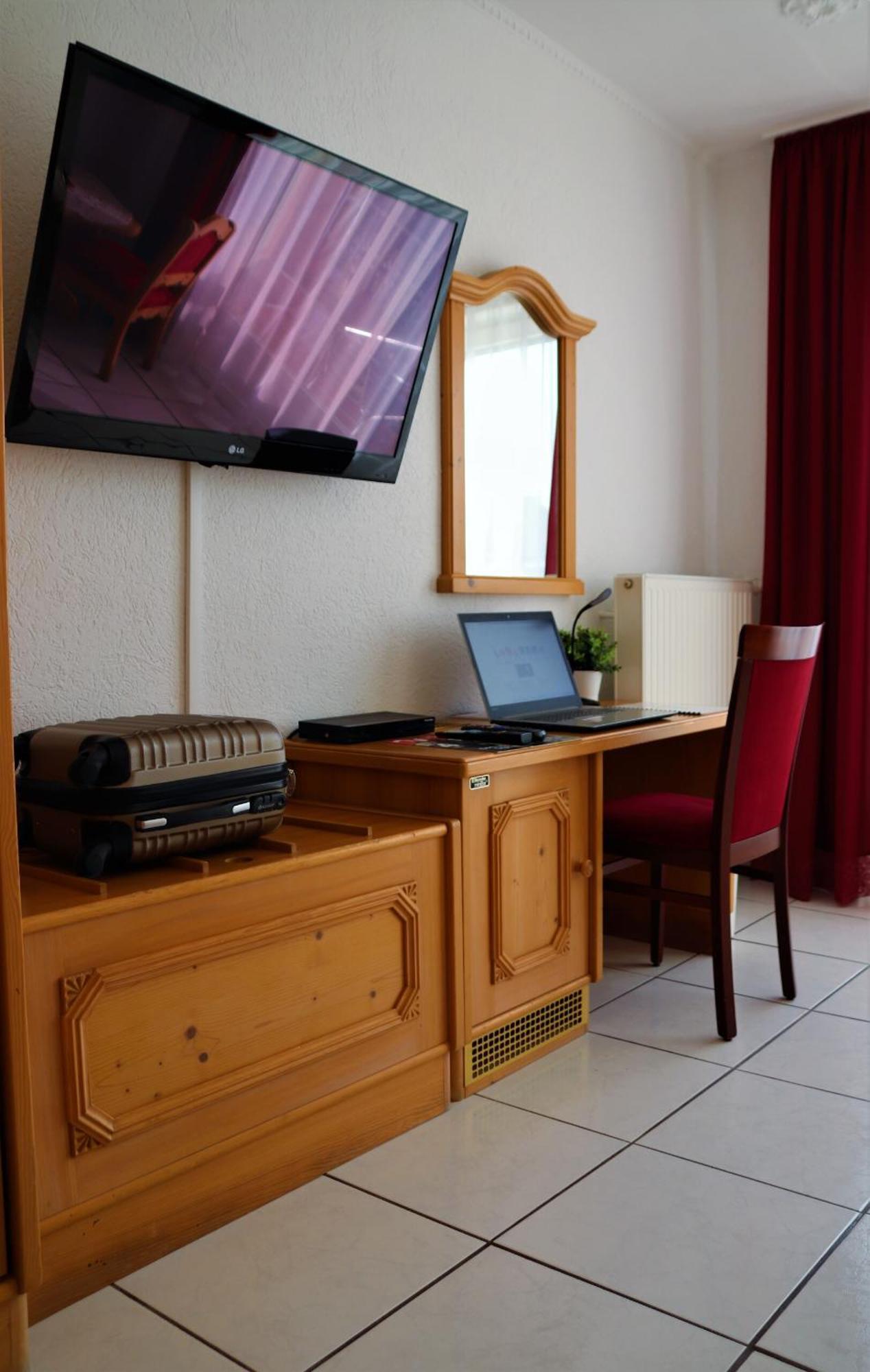 Hotel Weinhaus Wiedemann Ginsheim-Gustavsburg Room photo