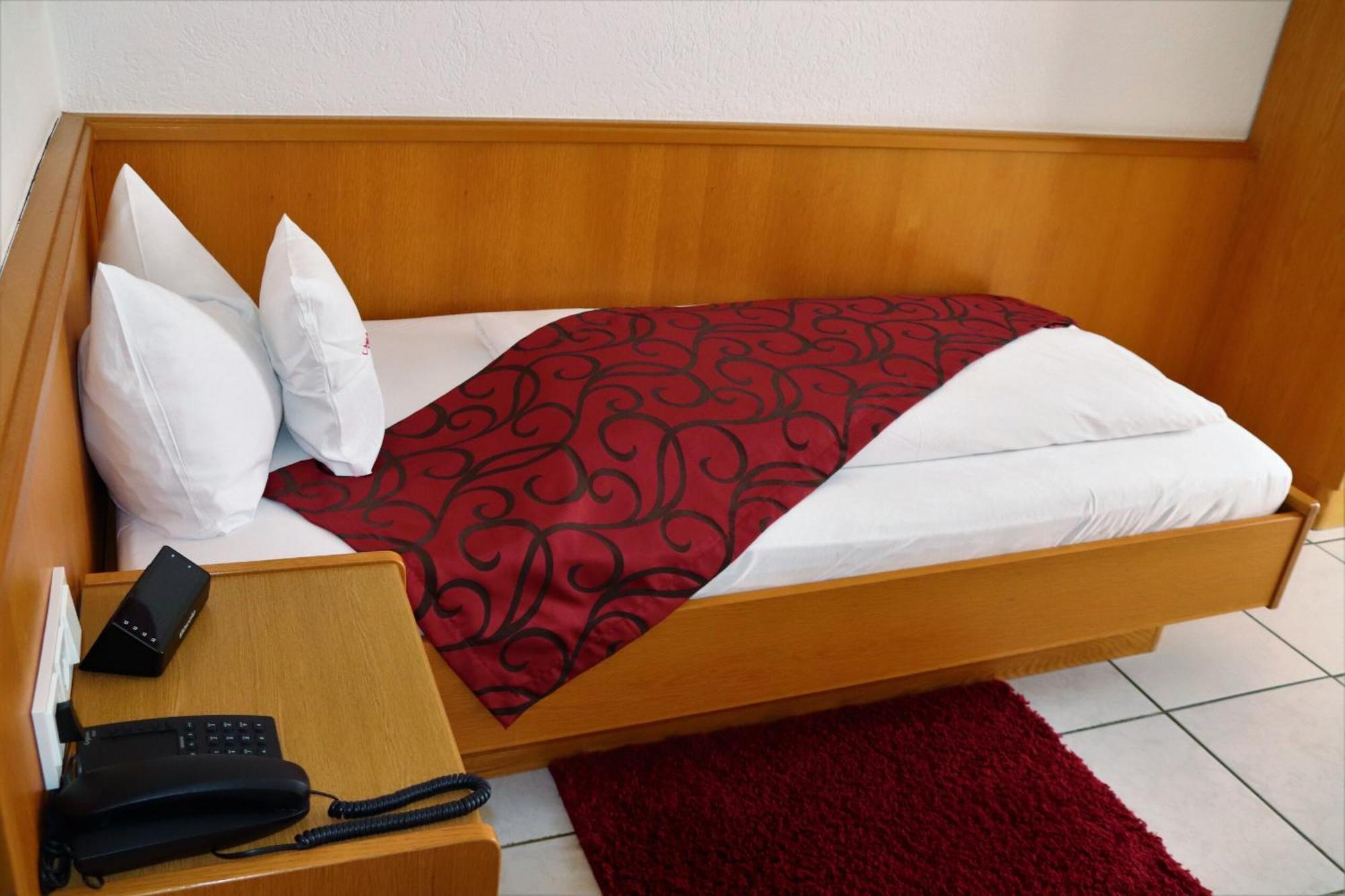 Hotel Weinhaus Wiedemann Ginsheim-Gustavsburg Room photo